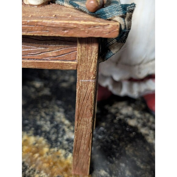 Vintage Santa And Mrs Clause With Table Resin Figurines Christmas Decorations - Picture 6 of 9